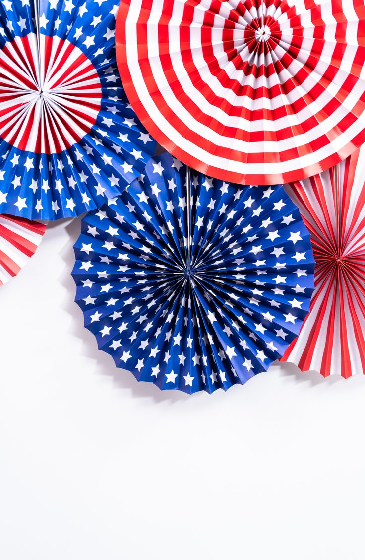 Give your door some medallions of honor with this clever door wreath idea. Here are some darling ideas for 4th of July DIY door wreaths. You will love them!