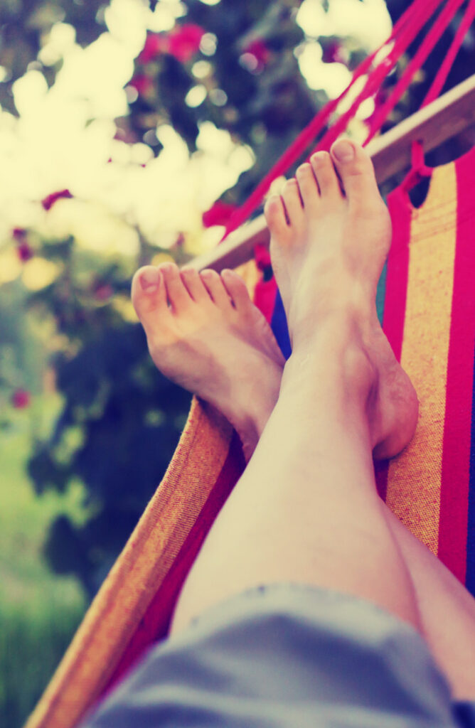 Do you love spending time outside? The summer heat can be beat with a DIY hammock stand! Check it out!