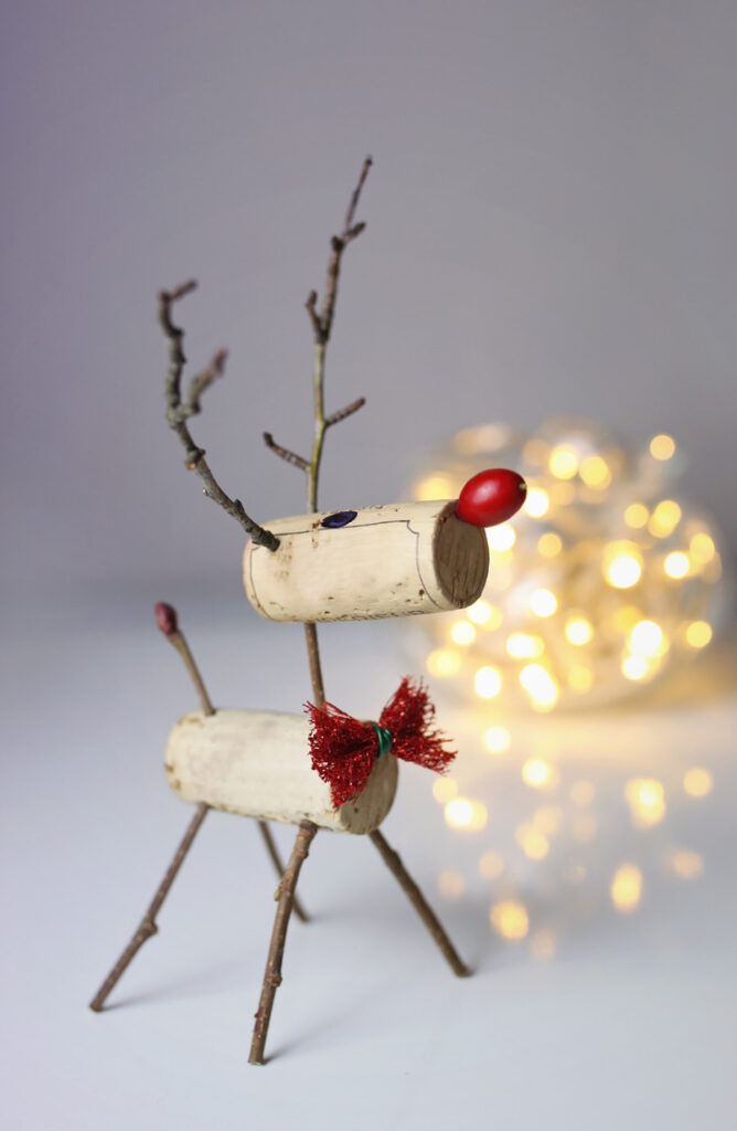 Using only a few simple items, you can create these darling wine cork reindeer! From wreaths to ornaments to magnets, wine corks make great material for Christmas Crafts! Check out this list list of wine cork Christmas crafts!