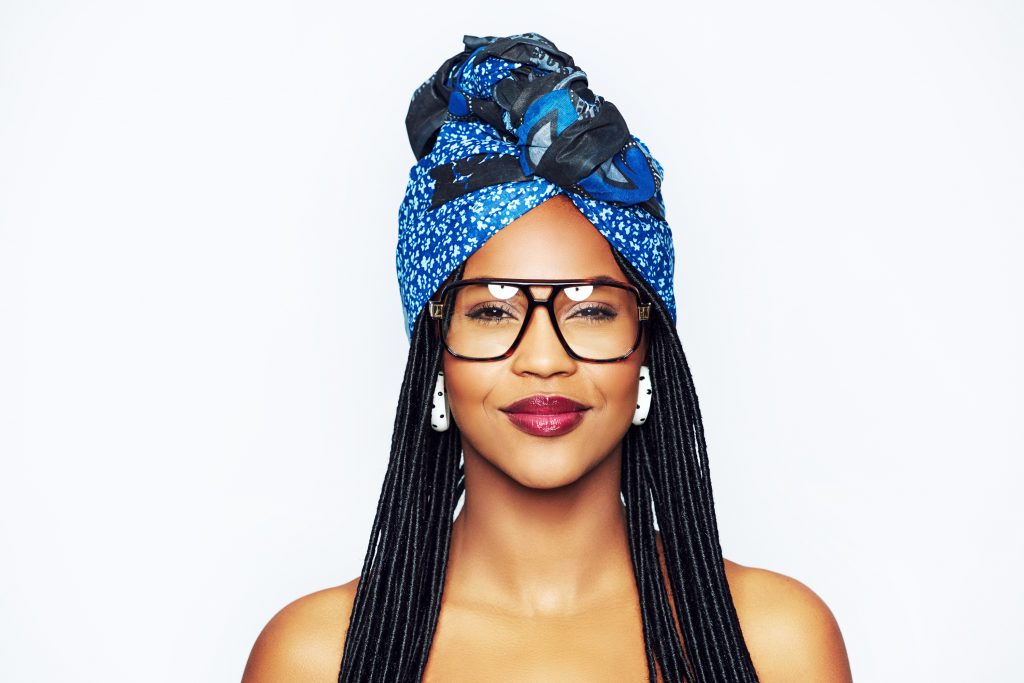 There's something so fabulous about the grunge era! Not only am I obsessed with everything '90s fashion, but I love the hairstyles from that decade too. Here are some of my favorite 90s braided hairstyles. Classic box braids are a staple of the 90s.