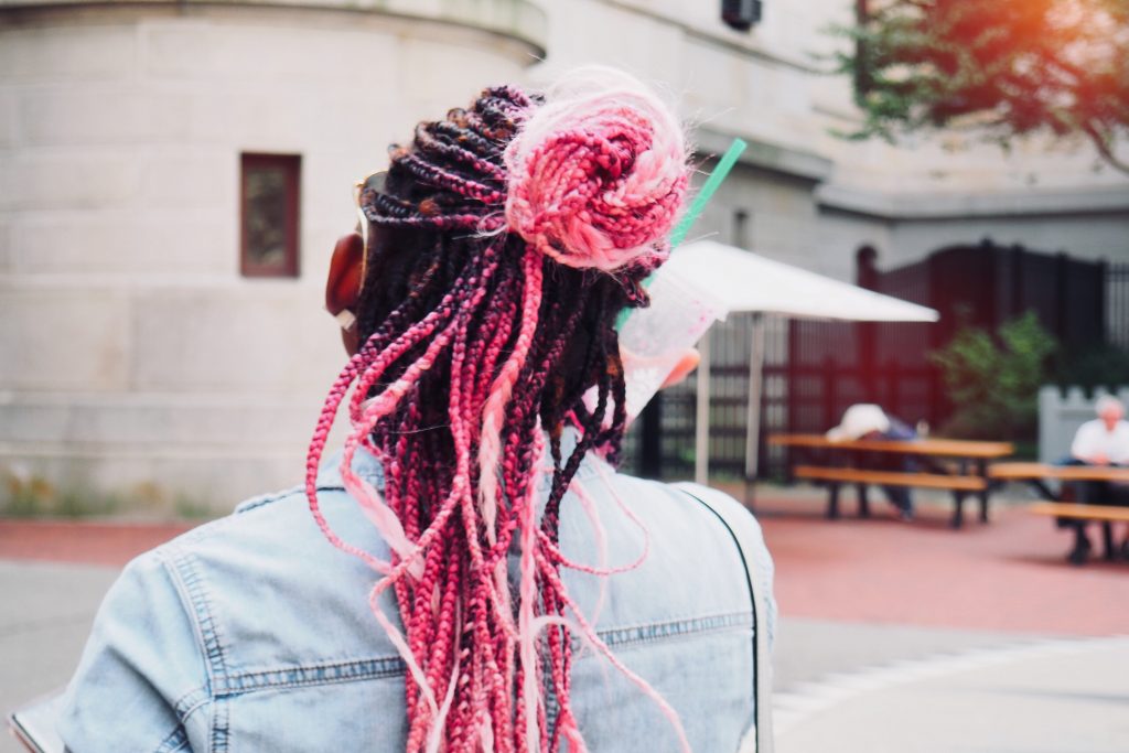 There's something so fabulous about the grunge era! Not only am I obsessed with everything '90s fashion, but I love the hairstyles from that decade too. Here are some of my favorite 90s braided hairstyles. See all of the braids that you can do on your hair.