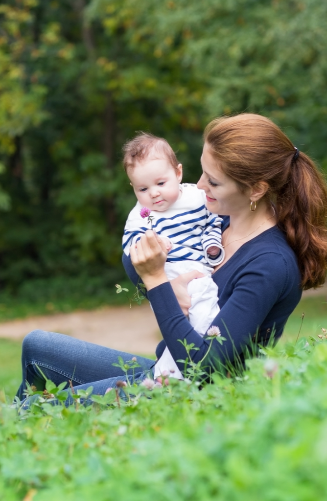 The sun's out which means it's time for family pictures! Are you hiring a photographer for formal photos? Or DIYing it for something casual and fun? Either way, having a color scheme is the best way to ensure your photos come out picture perfect. Take a look at some of these SUNsational summer family picture outfits. You will cherish your family photos!